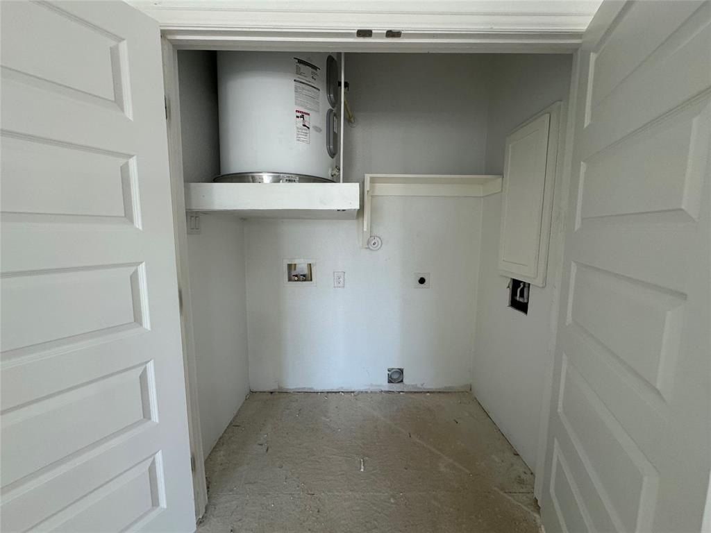 6800 Oak Crest Drive W. Fort Worth, TX 76140