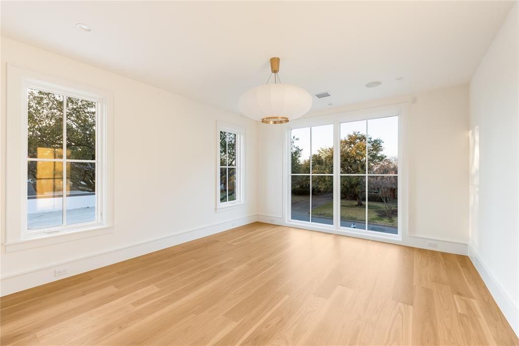 6016 Del Roy Drive. Dallas, TX 75230