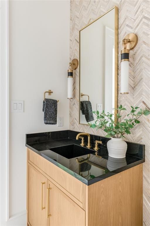 6016 Del Roy Drive. Dallas, TX 75230