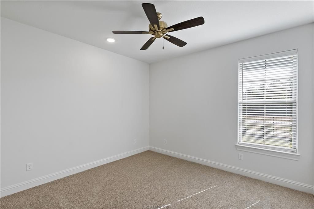 2160 Madden. College Station, TX 77845