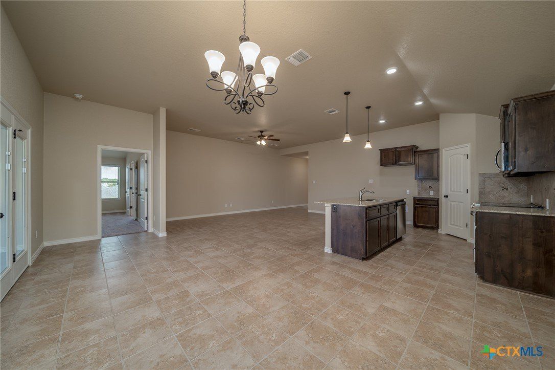 614 Bobby Lou Lane. Copperas Cove, TX 76522