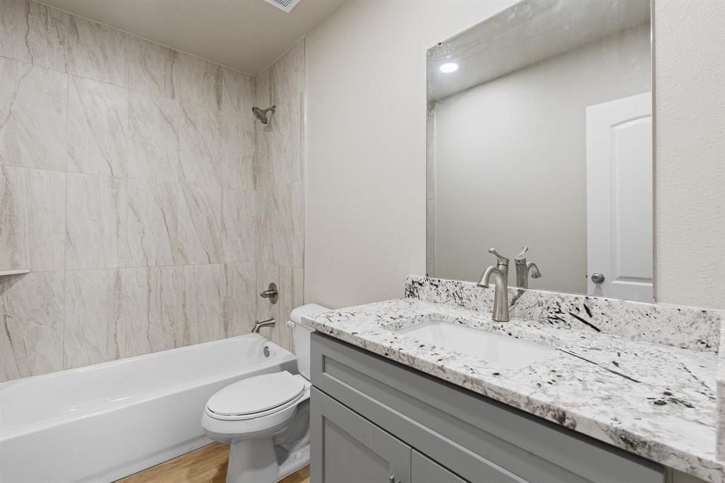 62 Live Oak Street. Alvarado, TX 76009