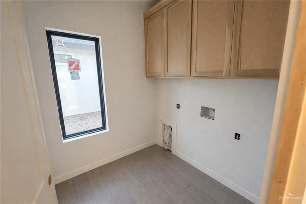 2817 N Alyna Avenue. Edinburg, TX 78541