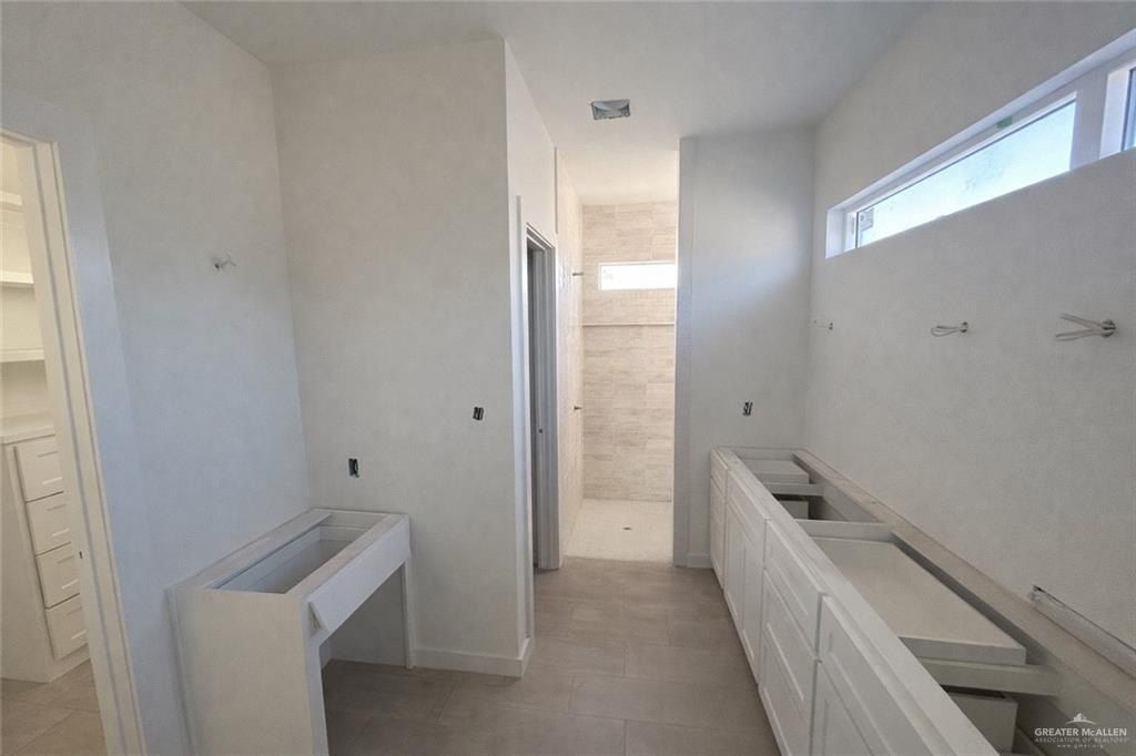 2813 N Alyna Avenue. Edinburg, TX 78541