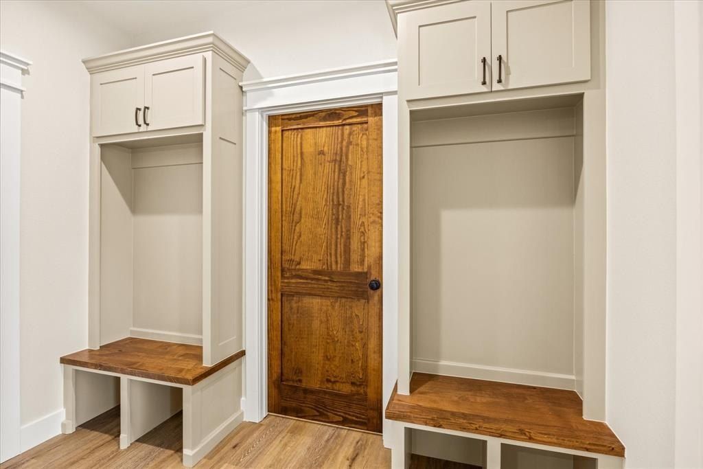 410 Hidden Lake. Bluff Dale, TX 76433