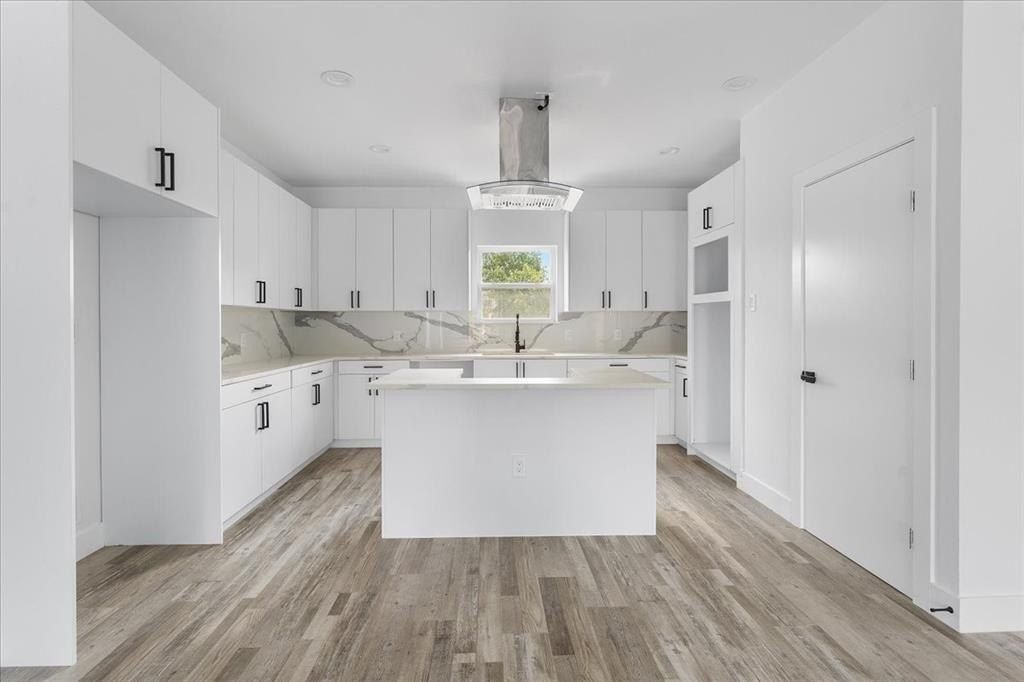 3142 Harmon Street. Dallas, TX 75215