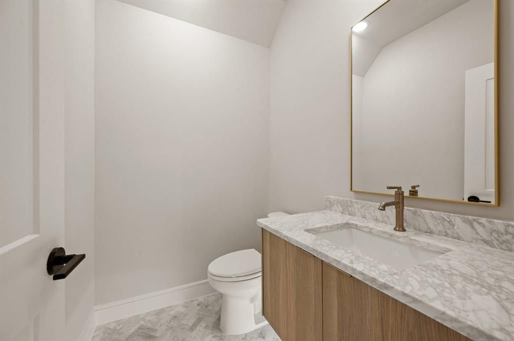 1352 Cherry Hills Lane. Irving, TX 75038