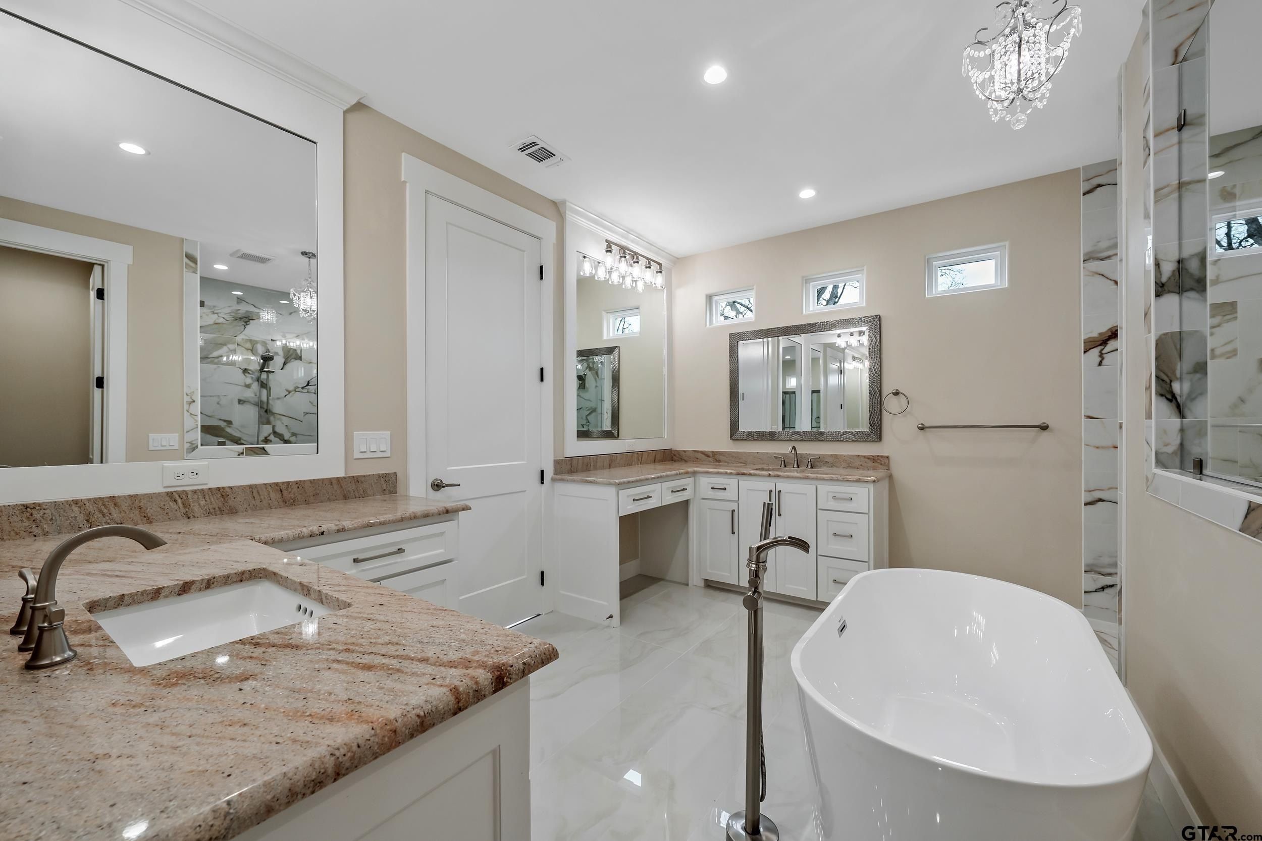 22107 Bluewater. Chandler, TX 75758