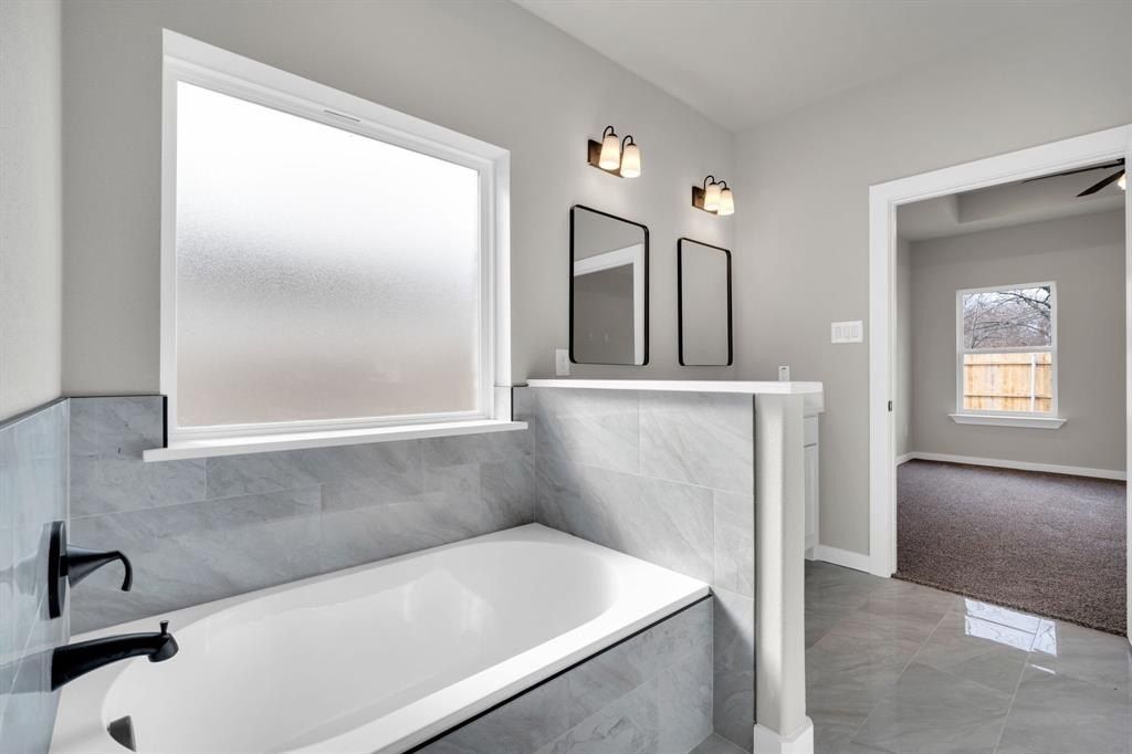 340 E Marshall Court. Palmer, TX 75152