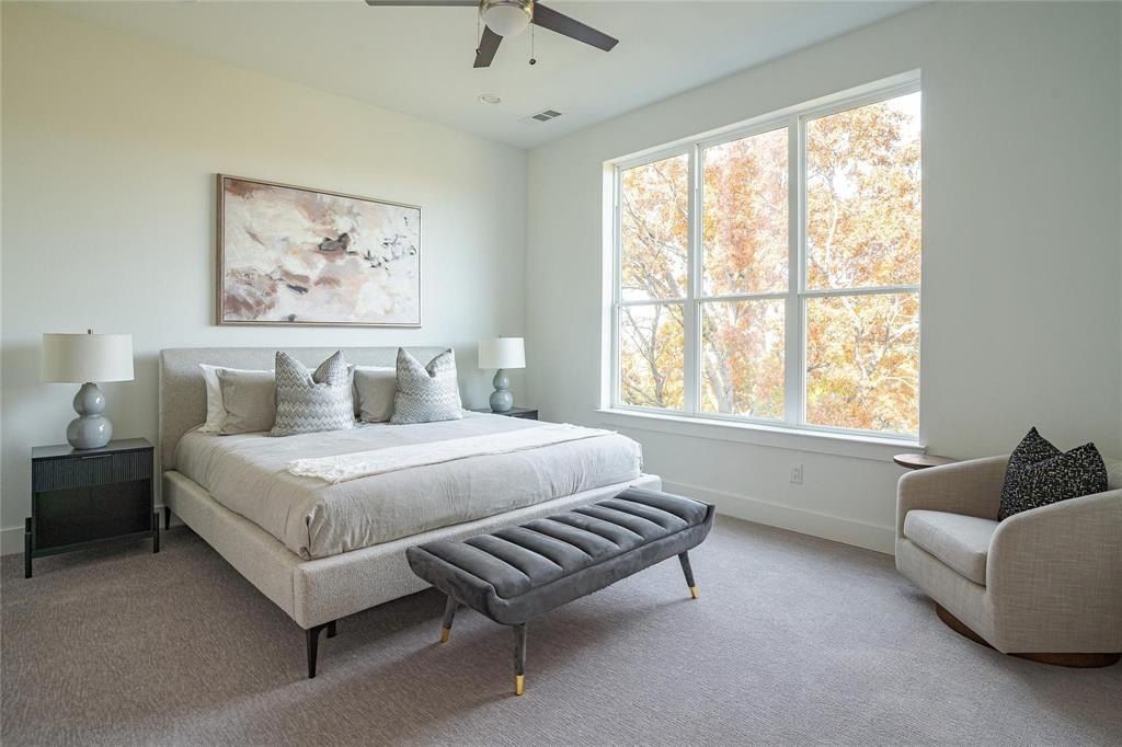 2610 Kimsey. Dallas, TX 75235