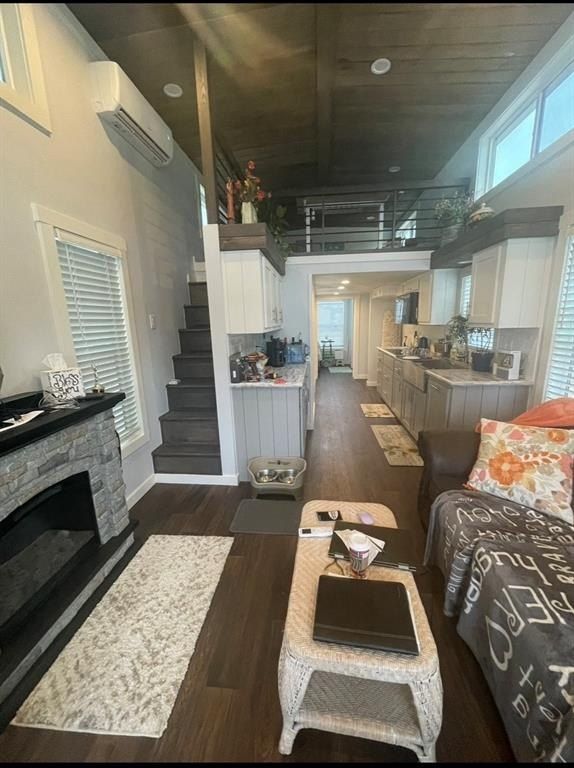 817 Brazos Harbor Circle. Granbury, TX 76048