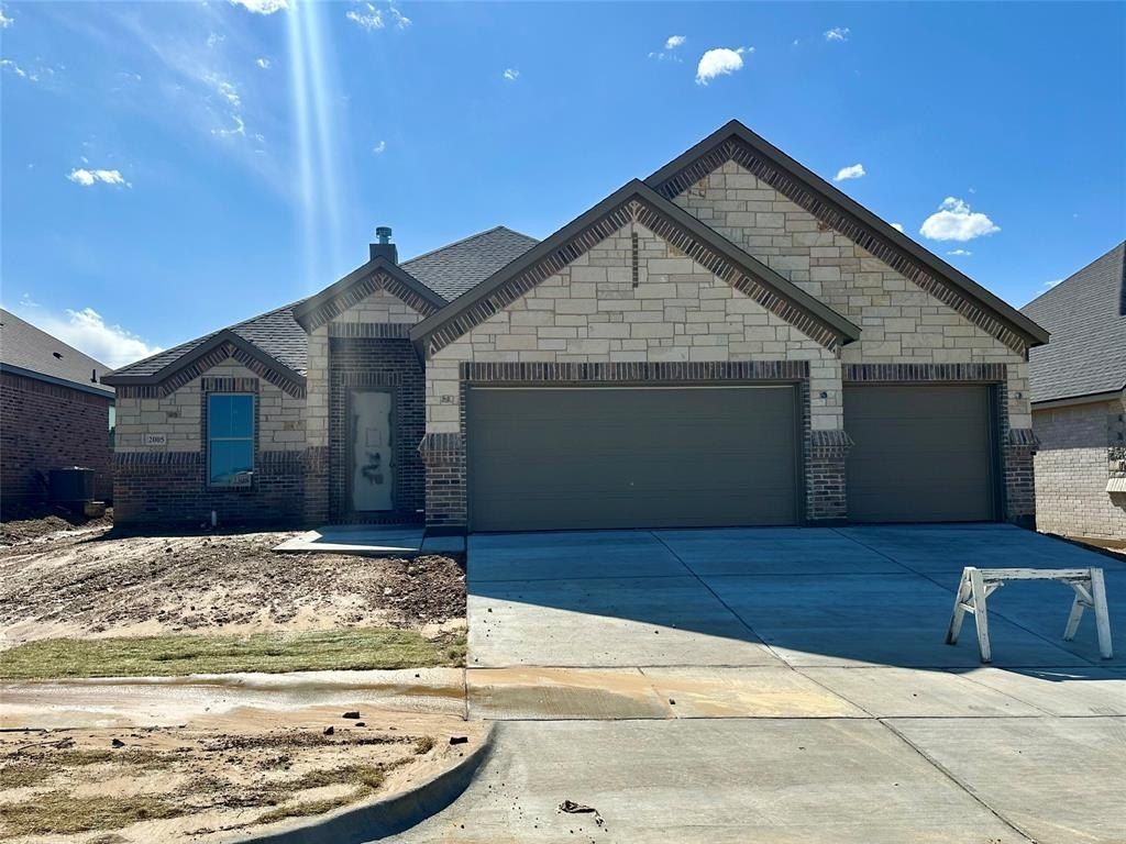 2005 Belle Lagos Lane. Cleburne, TX 76033