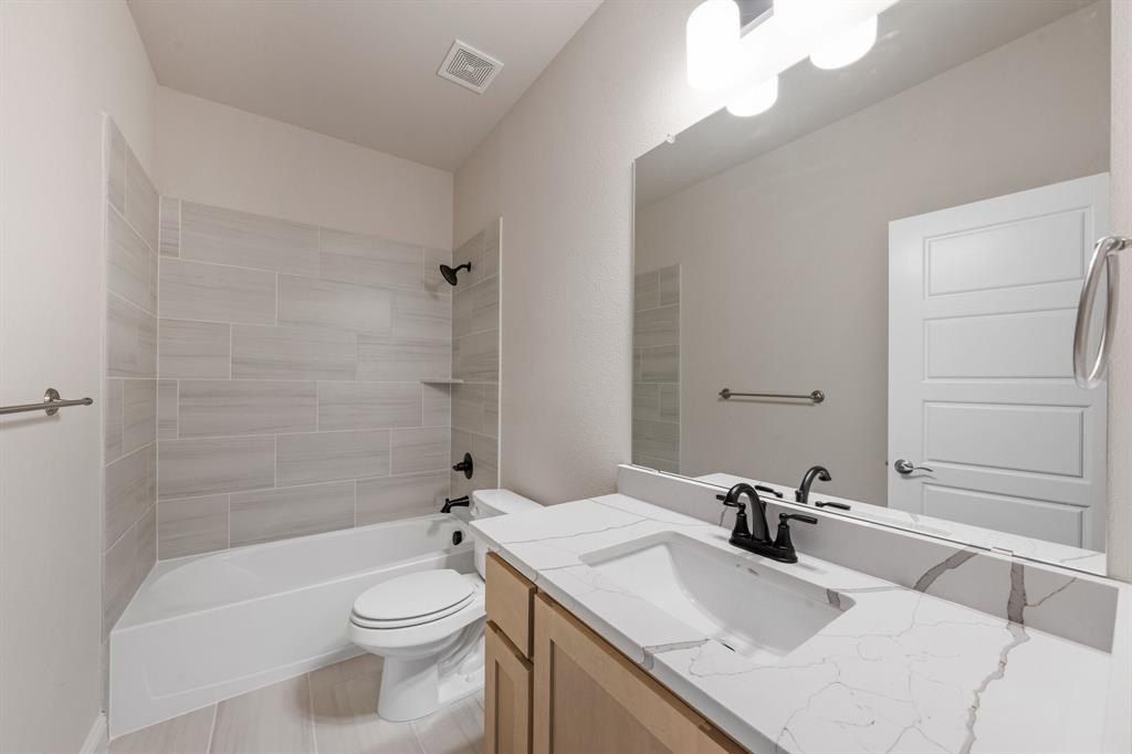 1989 Daybreak Drive. Alvarado, TX 76009