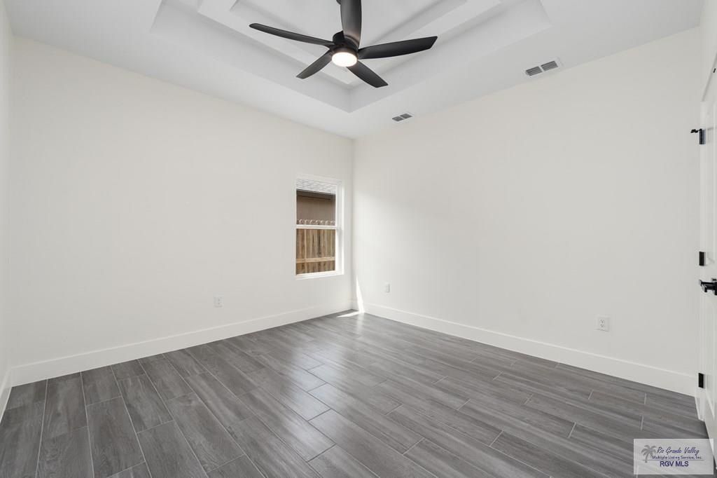 303 Red Oak Dr. Los Fresnos, TX 78566