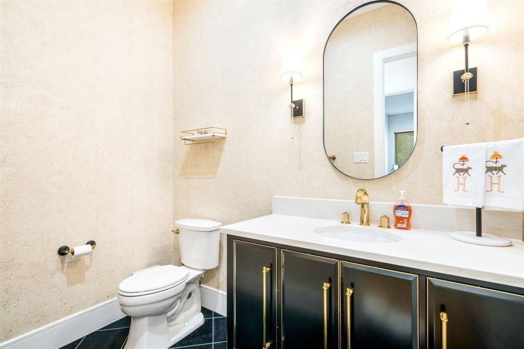 12007 Quincy Lane. Dallas, TX 75230