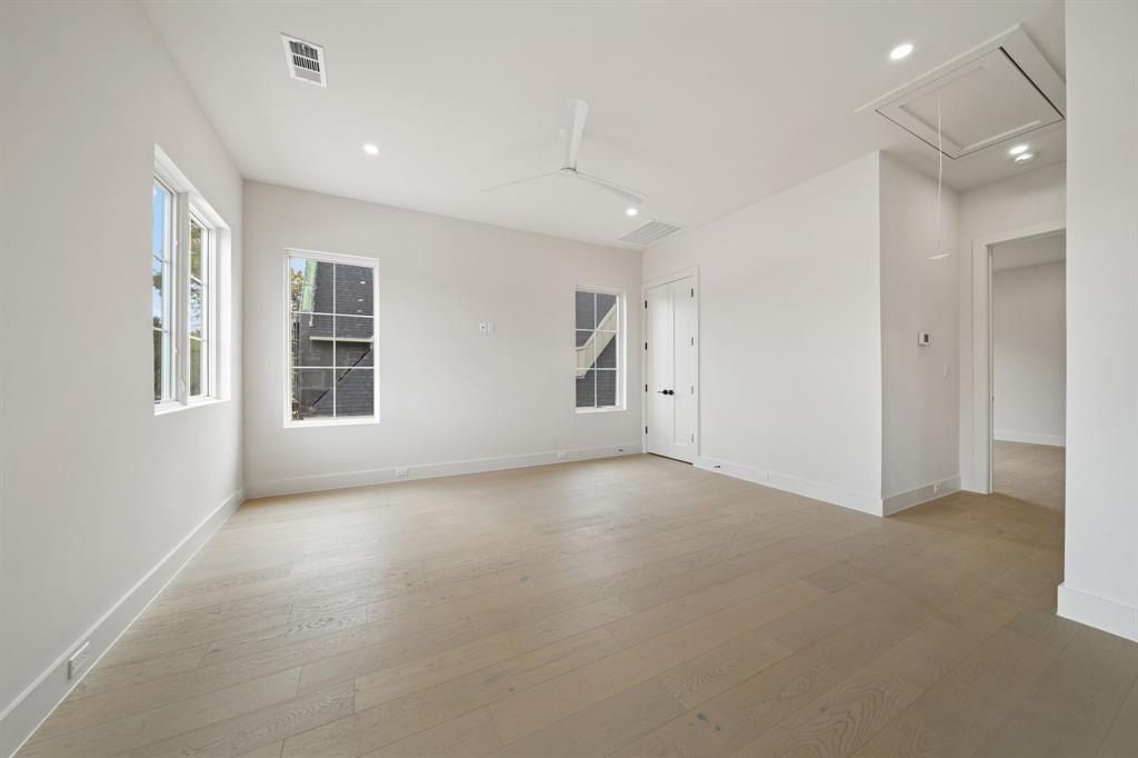 10917 Beauty Lane. Dallas, TX 75229