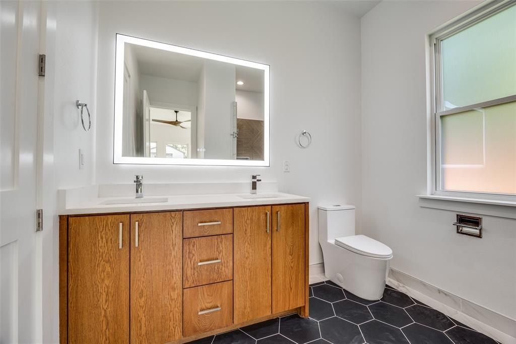 3842 Eaton Drive. Dallas, TX 75220