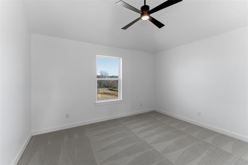 9012 Valley Oak Court. Springtown, TX 76082