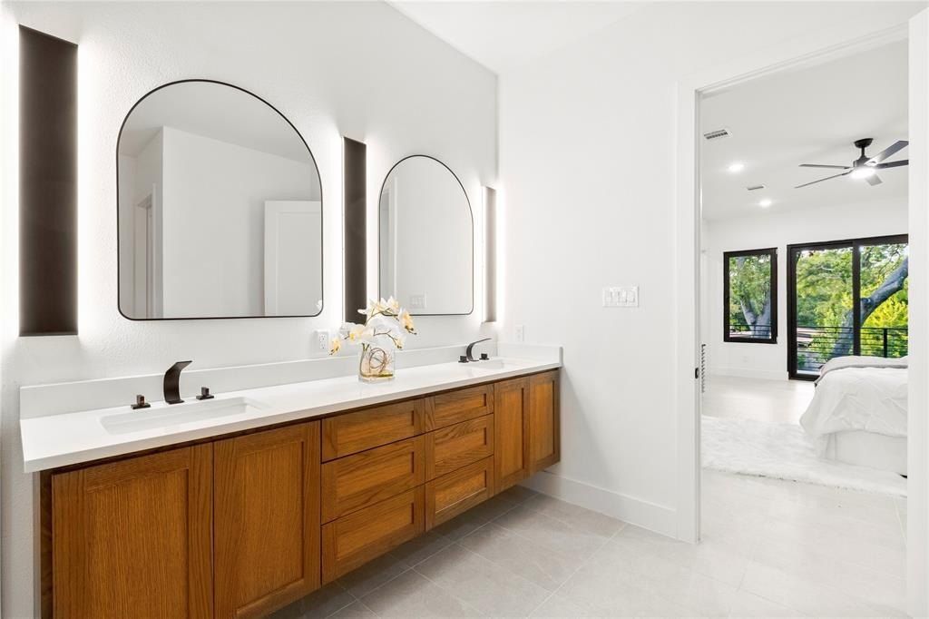 10434 Vinemont Street. Dallas, TX 75218