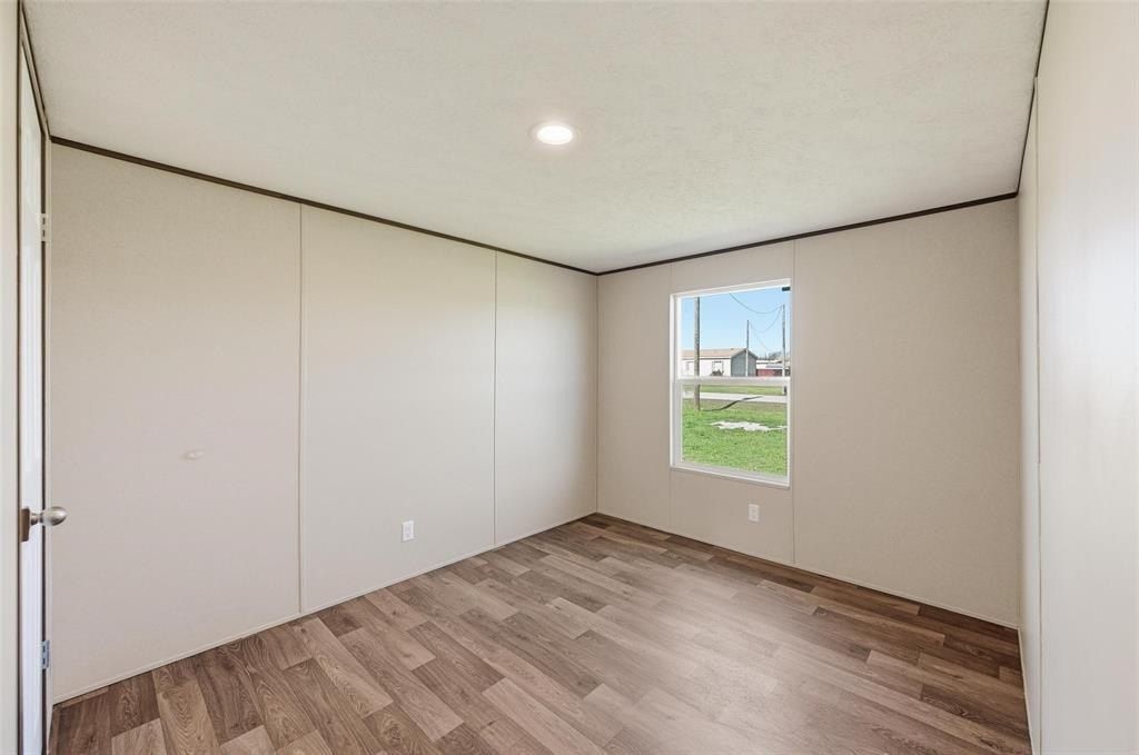 2504 Willow Oak Lane. Burleson, TX 76028