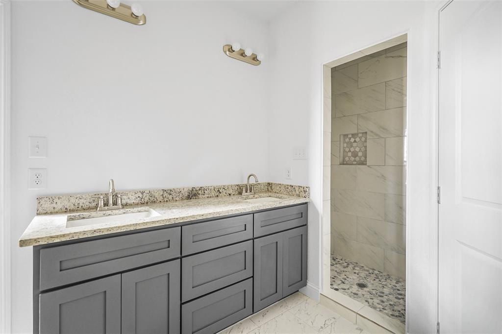 407 E Willingham Street. Cleburne, TX 76031