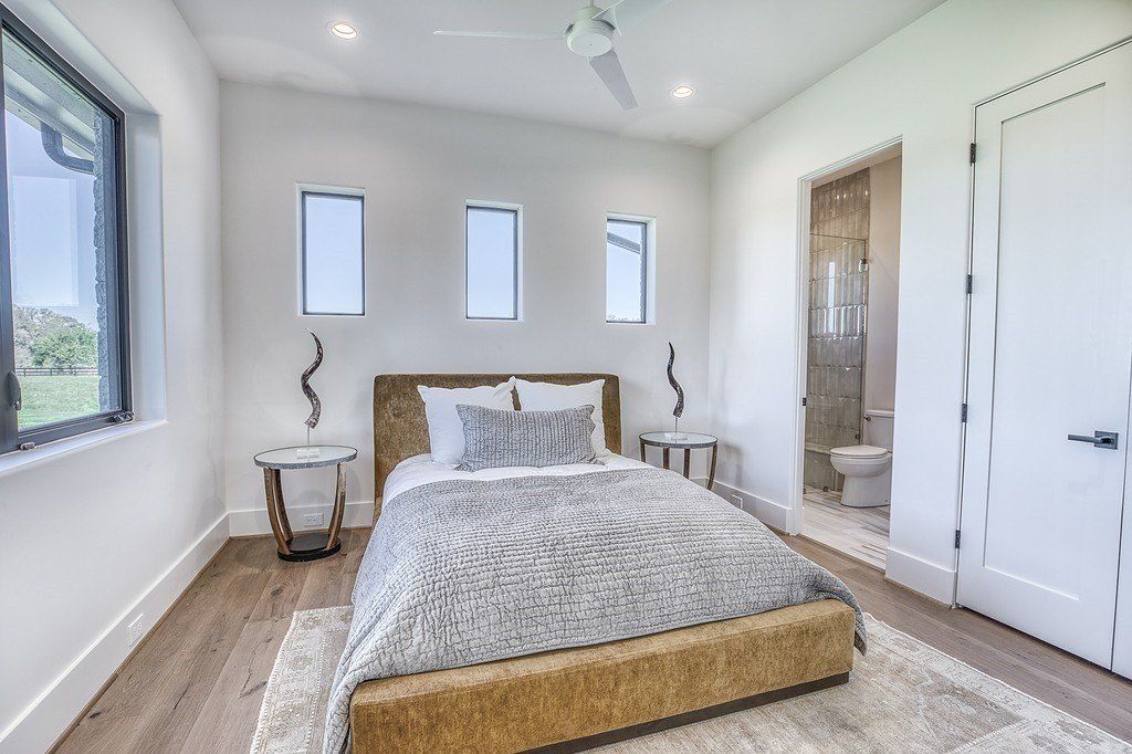 4961 Hartfield Road. Round Top, TX 78954