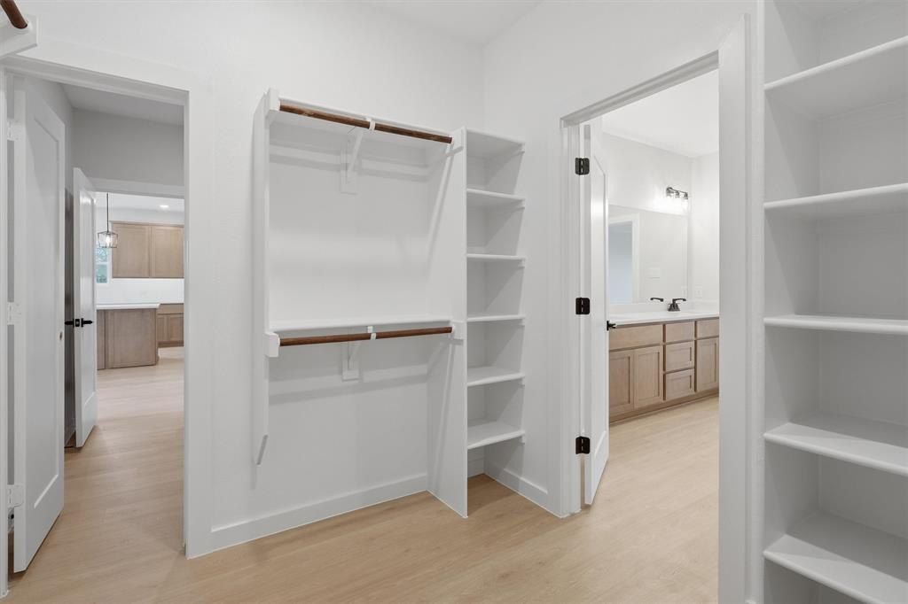 407 E Boyd Avenue. Boyd, TX 76023