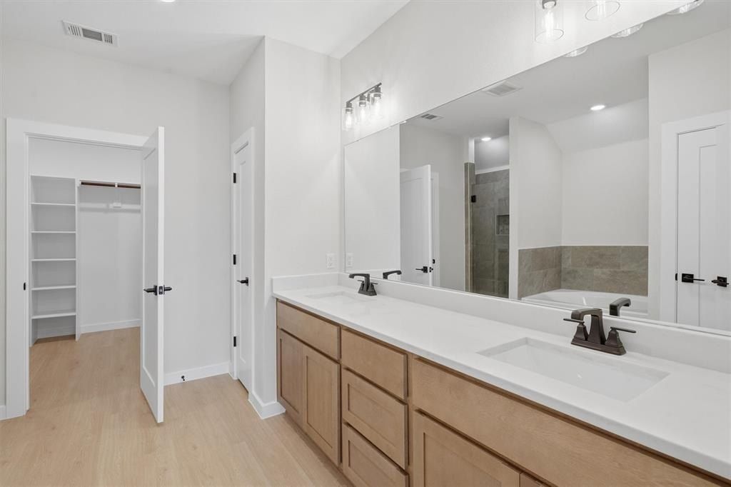 407 E Boyd Avenue. Boyd, TX 76023