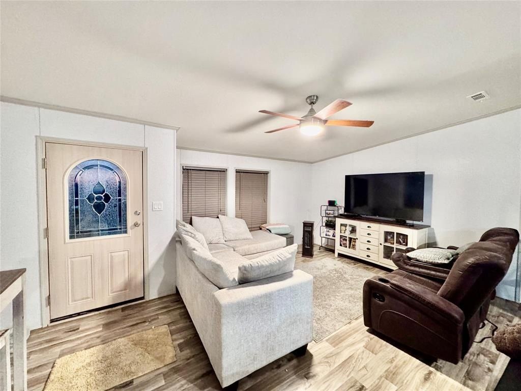 1524 Vz County Road 2128. Wills Point, TX 75169