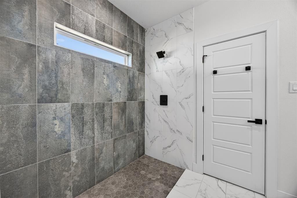 2705 S Jones Street. Fort Worth, TX 76104