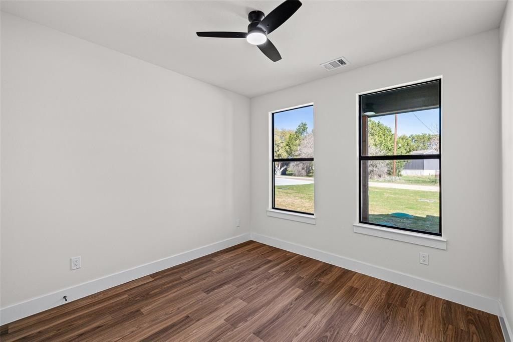 1529 Corona Drive. Granbury, TX 76048