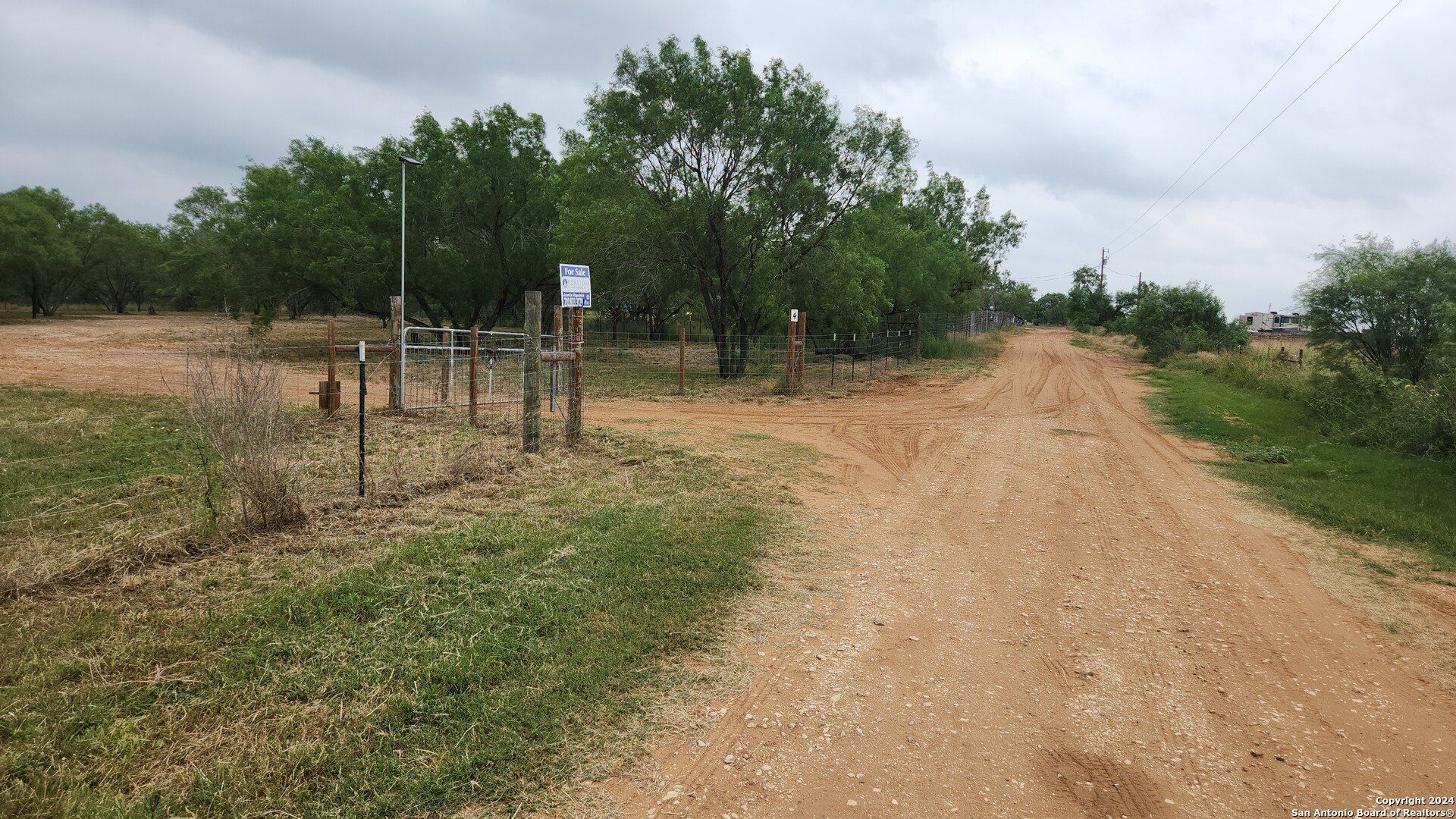 1848 County Road 2557 Unit 4. Moore, TX 78057