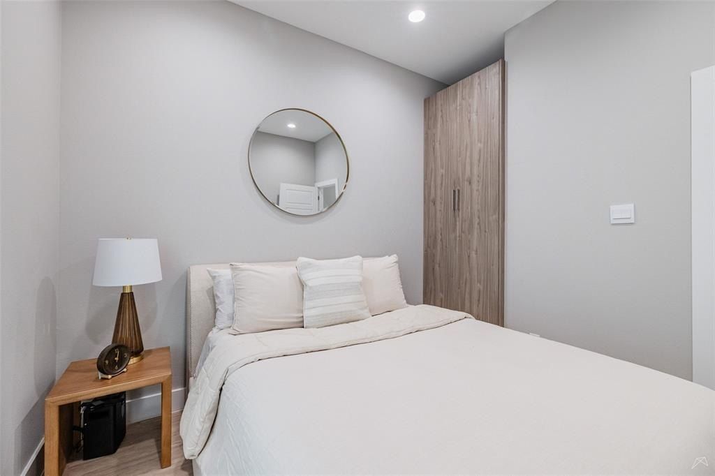 111 Merritt Street. Fort Worth, TX 76114