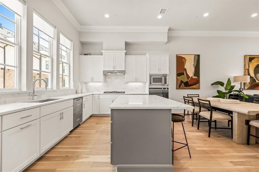 5448 Tomlinson Drive. Irving, TX 75039