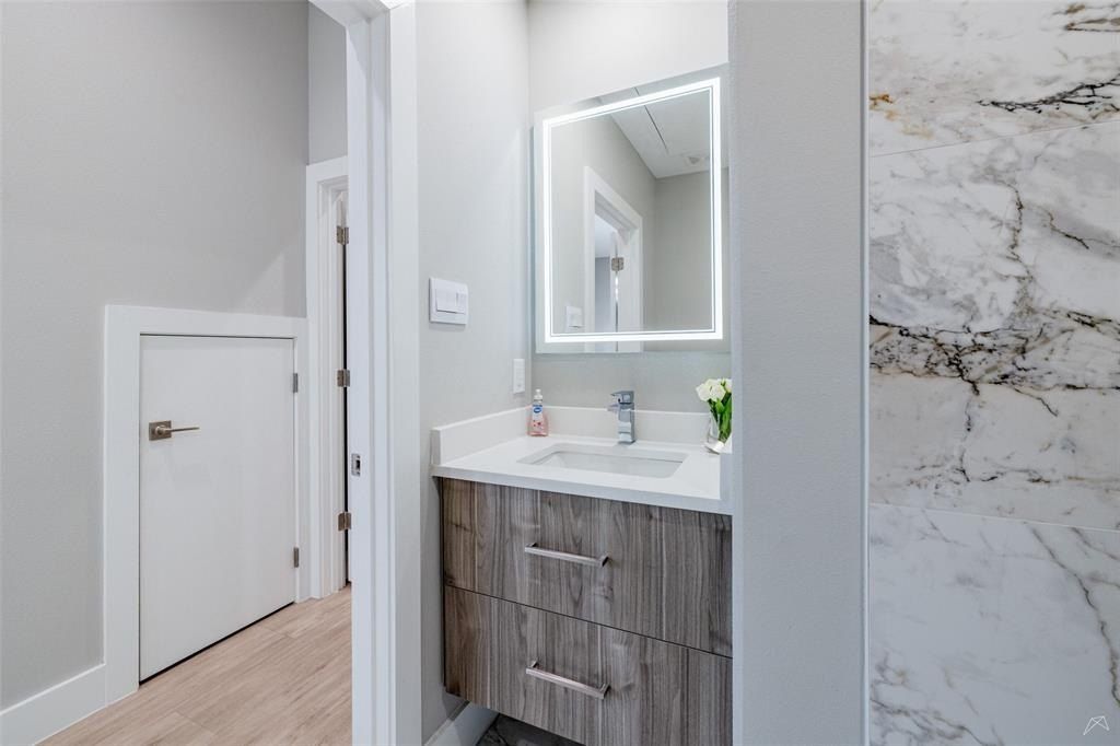 111 Merritt Street. Fort Worth, TX 76114