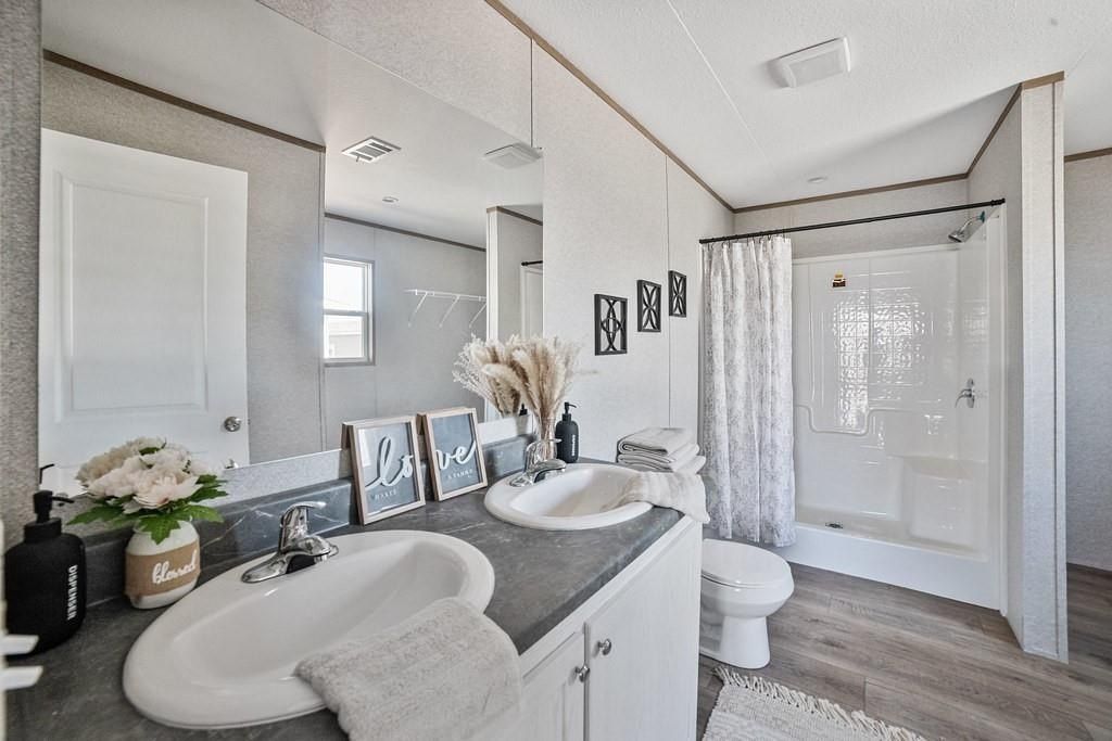 147 Lark Meadow Drive. Runaway Bay, TX 76426