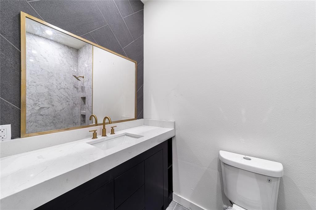 4816 Zealand Street. Dallas, TX 75216