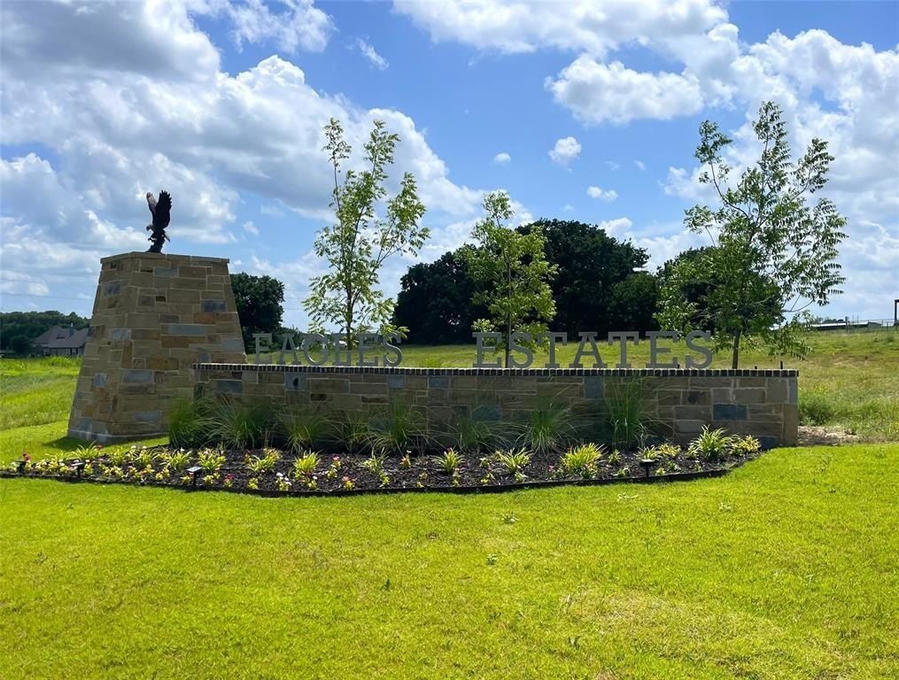 3301 Olympia Fields Drive. Burleson, TX 76028