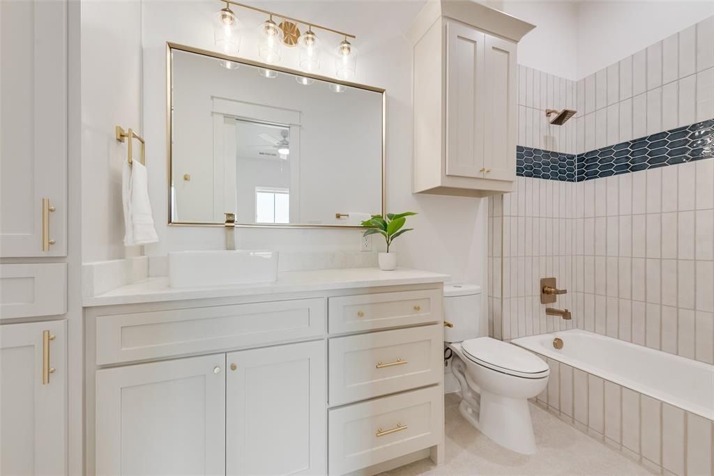 384 Edwards Road. Rockwall, TX 75032