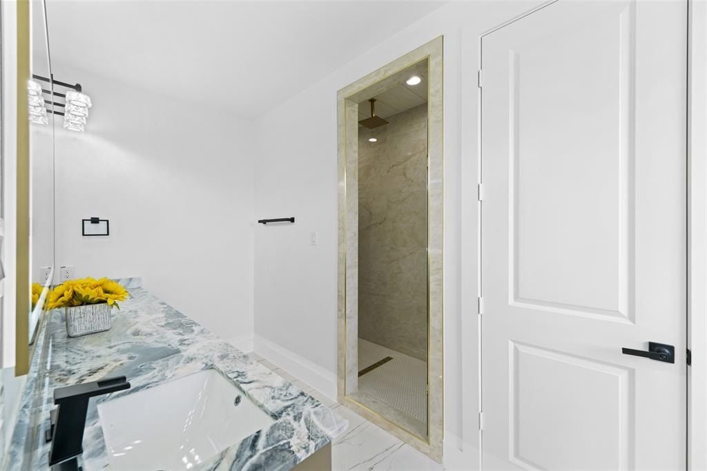 707 Buckalew Street. Dallas, TX 75208