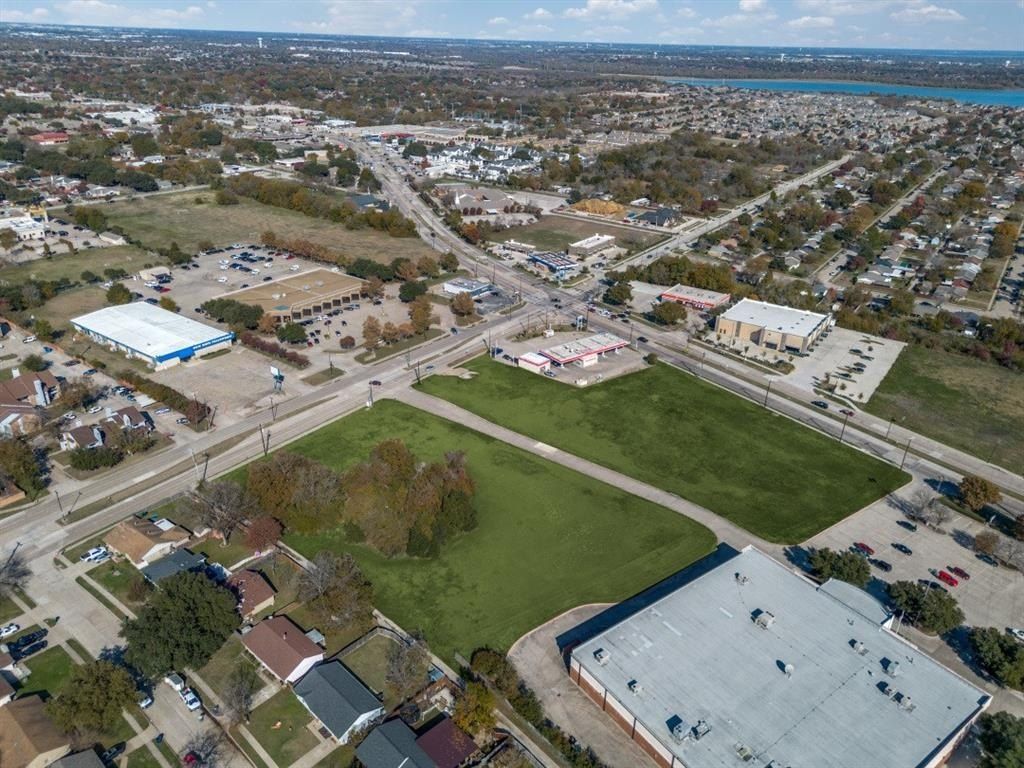 520 E Oates Boulevard. Garland, TX 75043