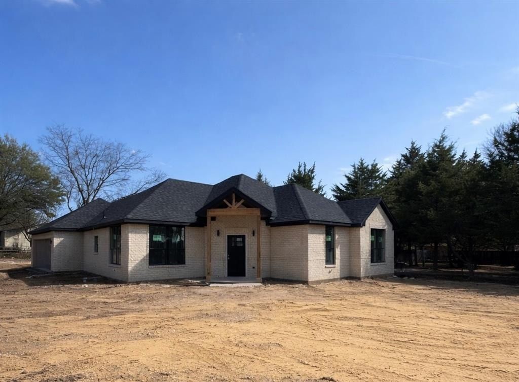 2212 Lakeshore Lane. Glenn Heights, TX 75154