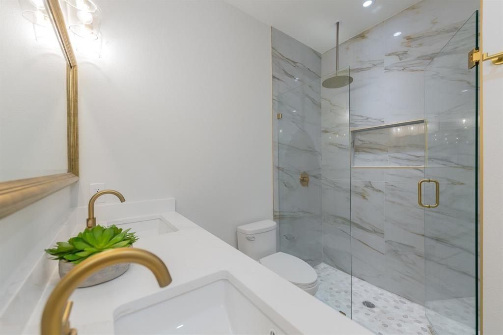 6220 Purple English Oak. Royse City, TX 75189