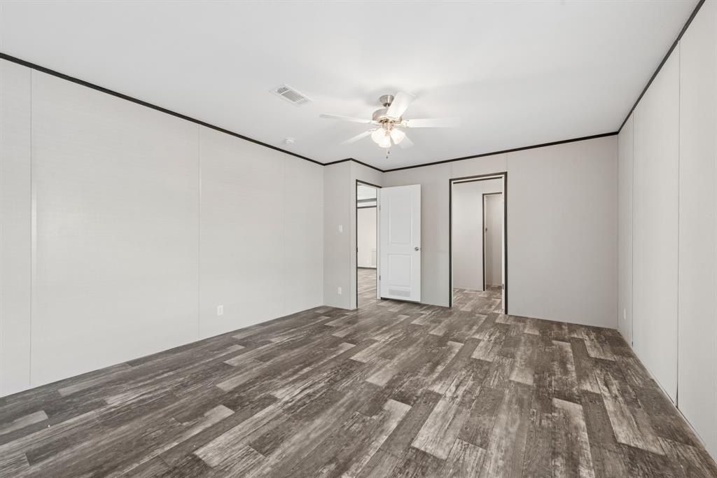 817 Thicket Trail. Granbury, TX 76048