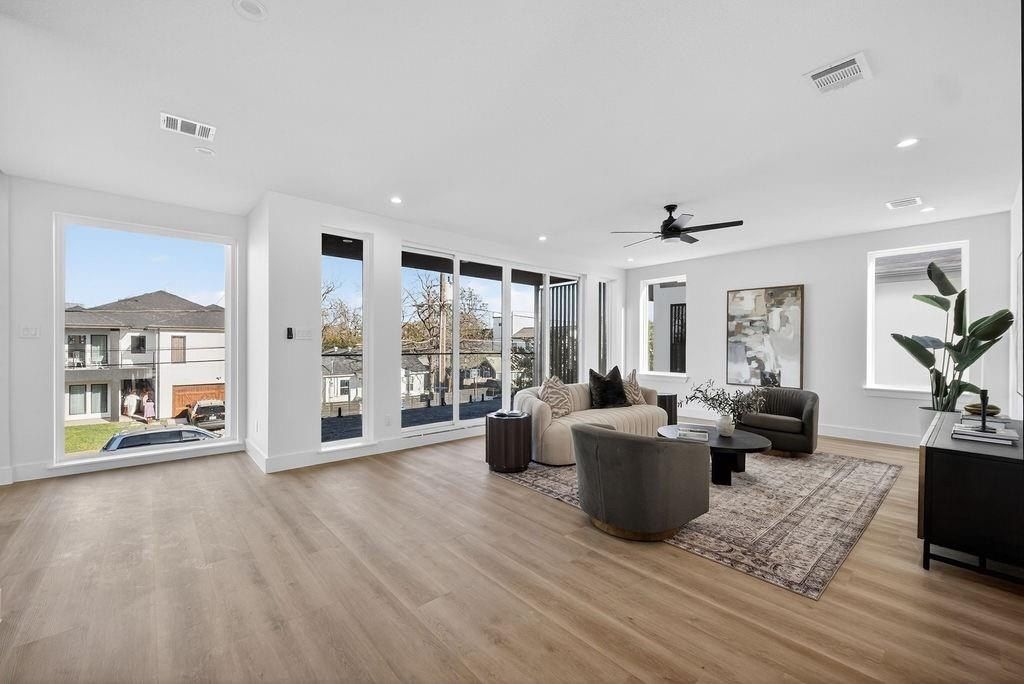 3215 Wake Street. Dallas, TX 75212