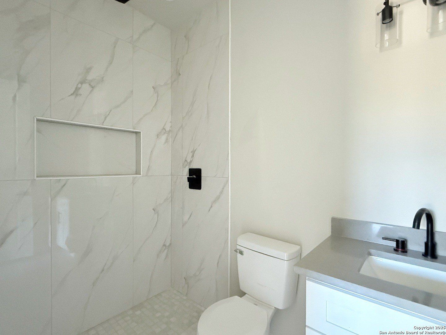 411 Moselle. San Antonio, TX 78237