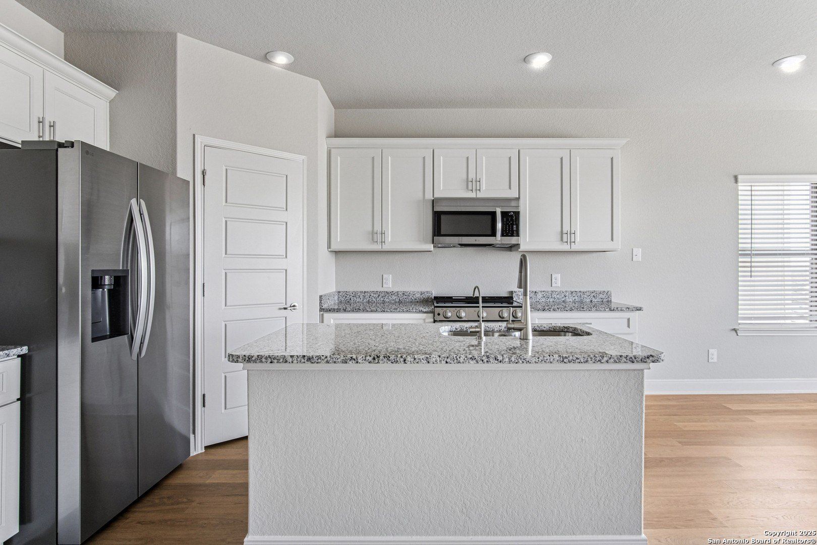 7137 Magnolia Creek. San Antonio, TX 78252