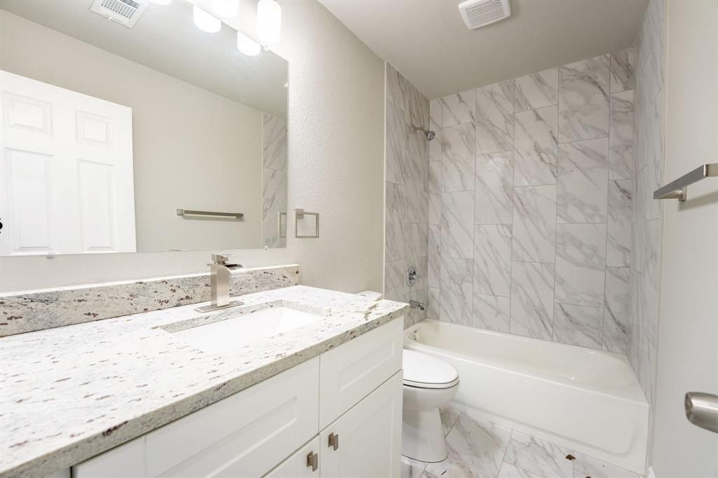 1032 Springview Lane. Mabank, TX 75147