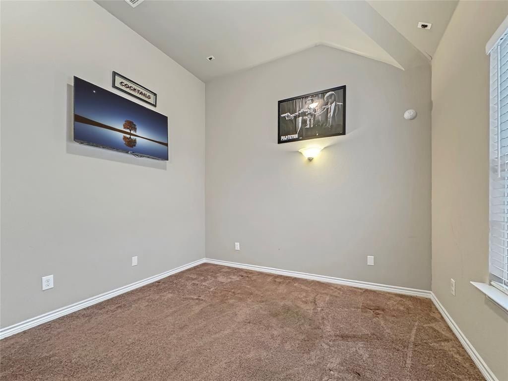 904 Regal Bluff Lane. Desoto, TX 75115