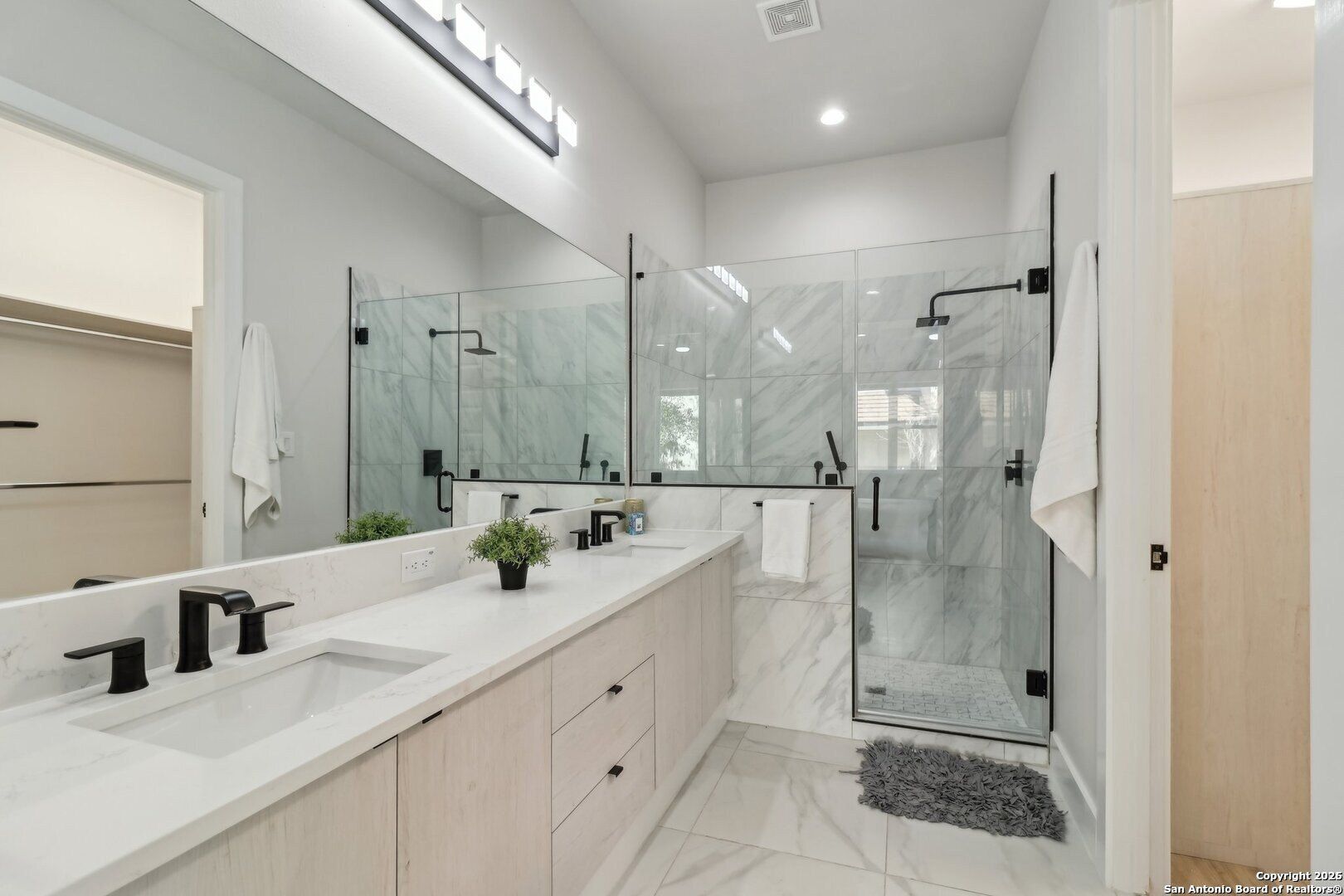 2535 Manor Heights. San Antonio, TX 78231